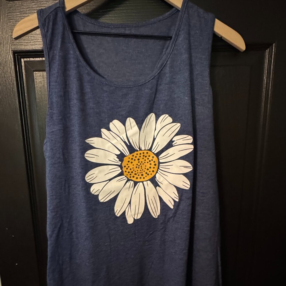 NWOT Womens Tank Navy White Daisy Extra Large